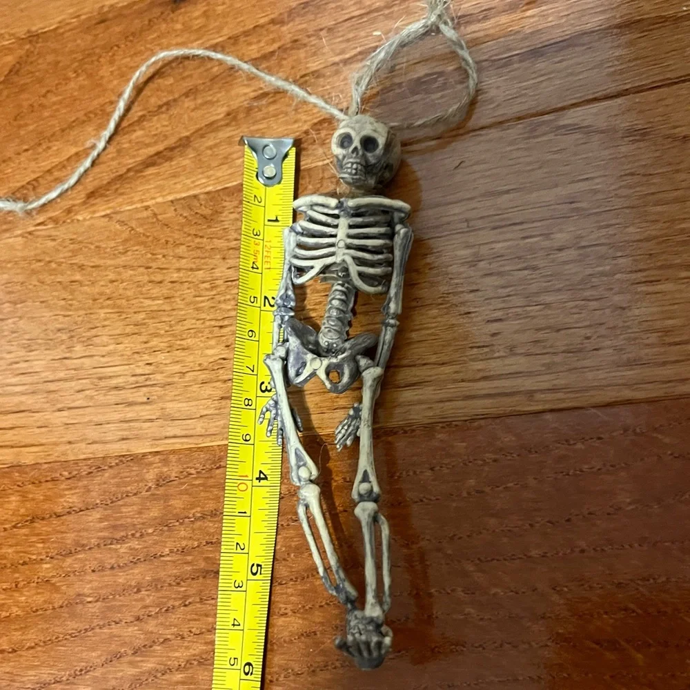 Skeleton Garland - Like New!